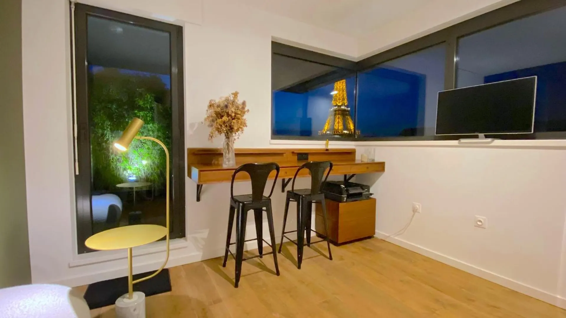 Le Penthouse Eiffel Apartment Paris 0*,  France